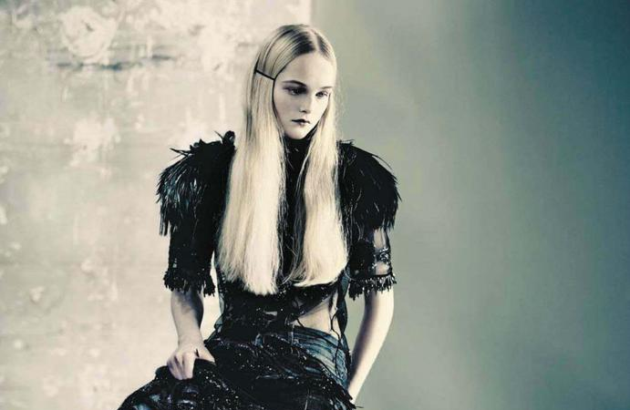 03. Vogue IT - The Ultimate Black - Jean Campbell